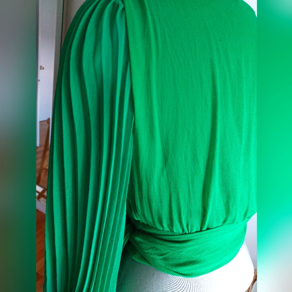 Alice + Olivia 100% Emerald Green Silk Wrap Shirt - Medium - Excellent Condition - Picture 6 of 13